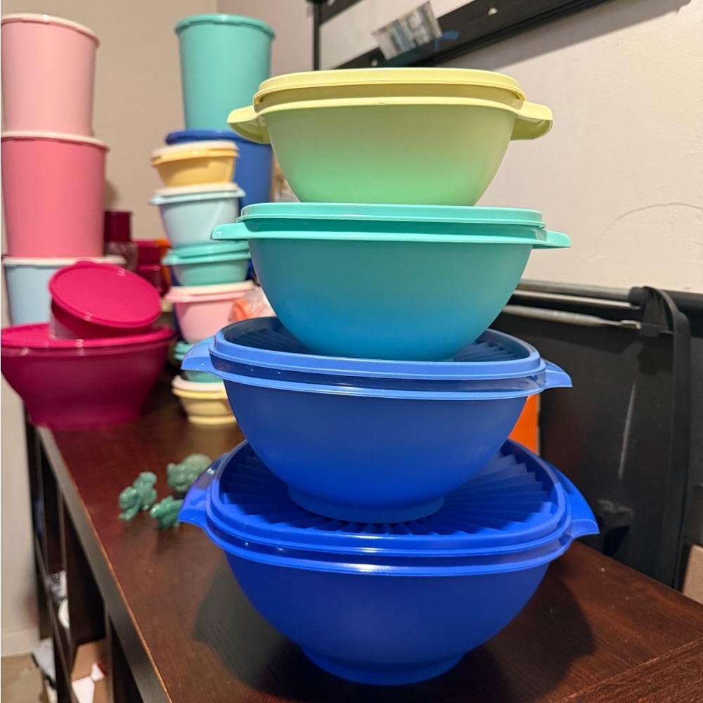 Tupperware Colorful Stackable Bowls Set